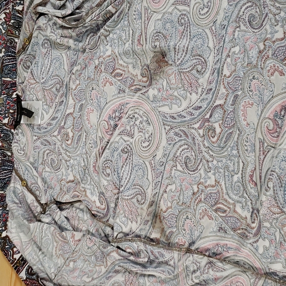 BCBG MaxAzria Women's Large blouse. - Picture 11 of 16